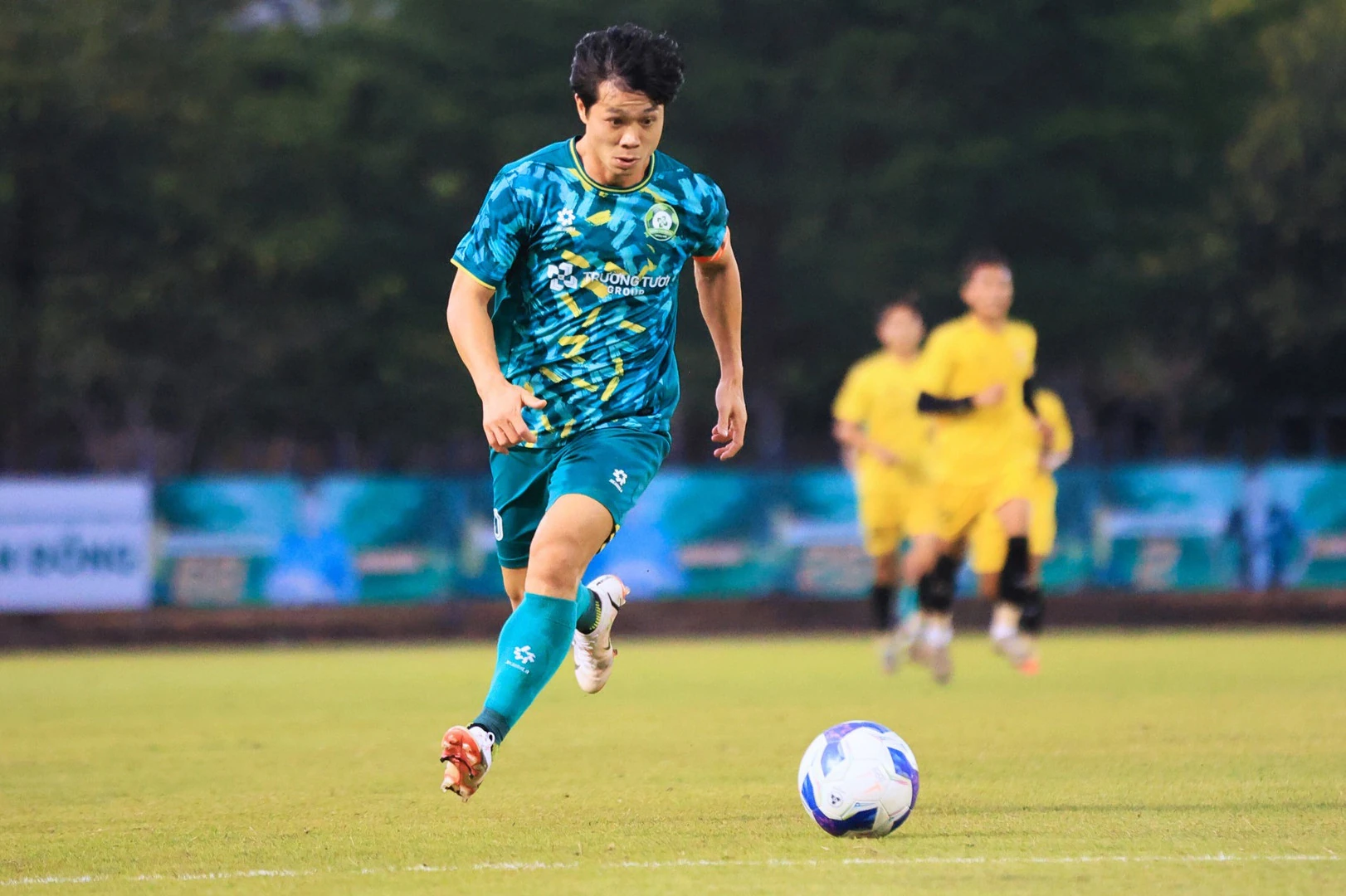 Đình Bắc thắng áp đảo tại AFC; Real Madrid tái đấu Benfica của Mourinho