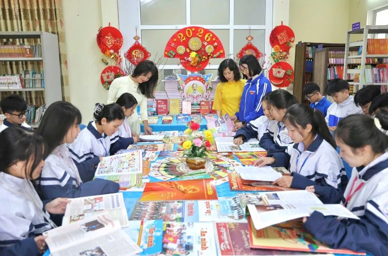 Xã Lưu Vệ khai trương phòng đọc sách, báo “Mừng Đảng - Mừng Xuân”