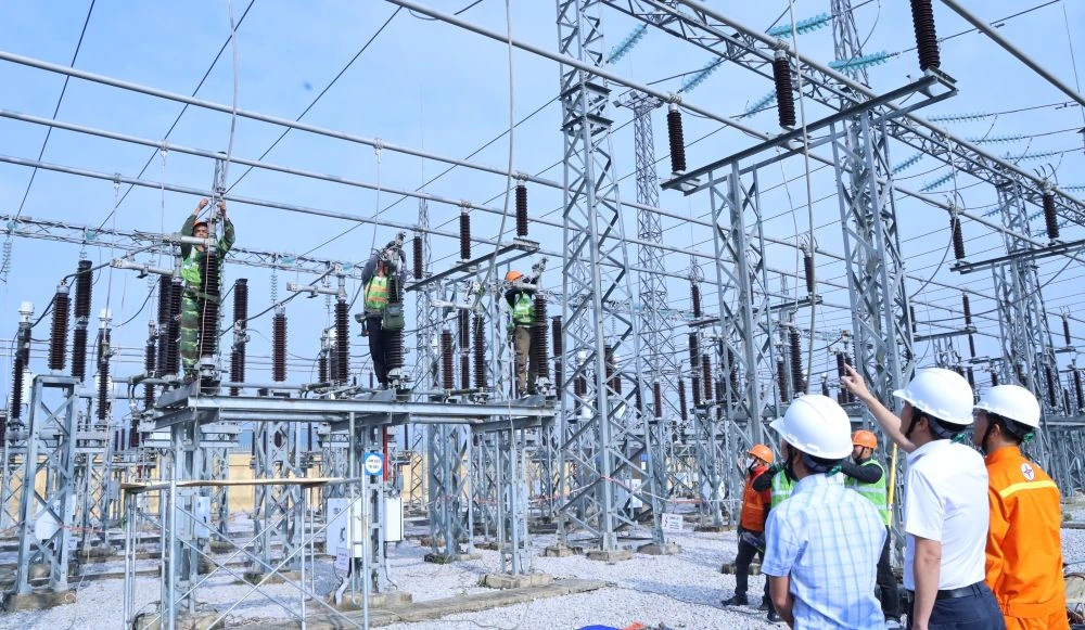 Bảo đảm lưới truyền tải liên tục, an toàn dịp Tết