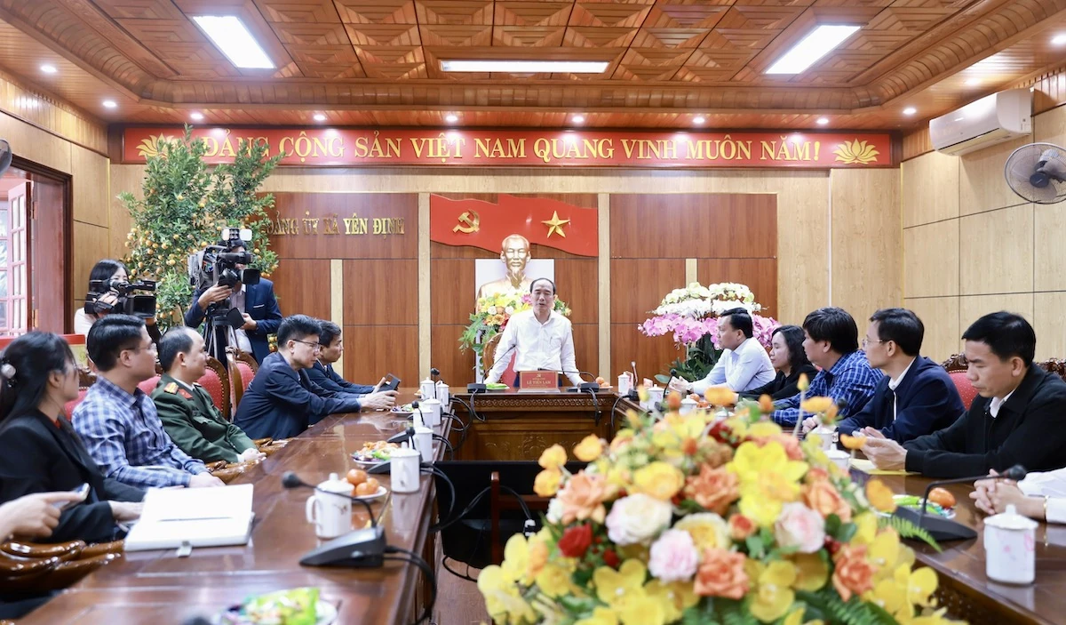 Phó Chủ tịch Thường trực HĐND tỉnh Lê Tiến Lam kiểm tra sản xuất, đời sống Nhân dân xã Vĩnh Lộc và Yên Định