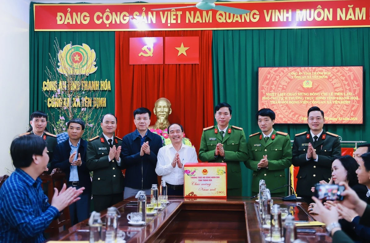 Phó Chủ tịch Thường trực HĐND tỉnh Lê Tiến Lam kiểm tra sản xuất, đời sống Nhân dân xã Vĩnh Lộc và Yên Định