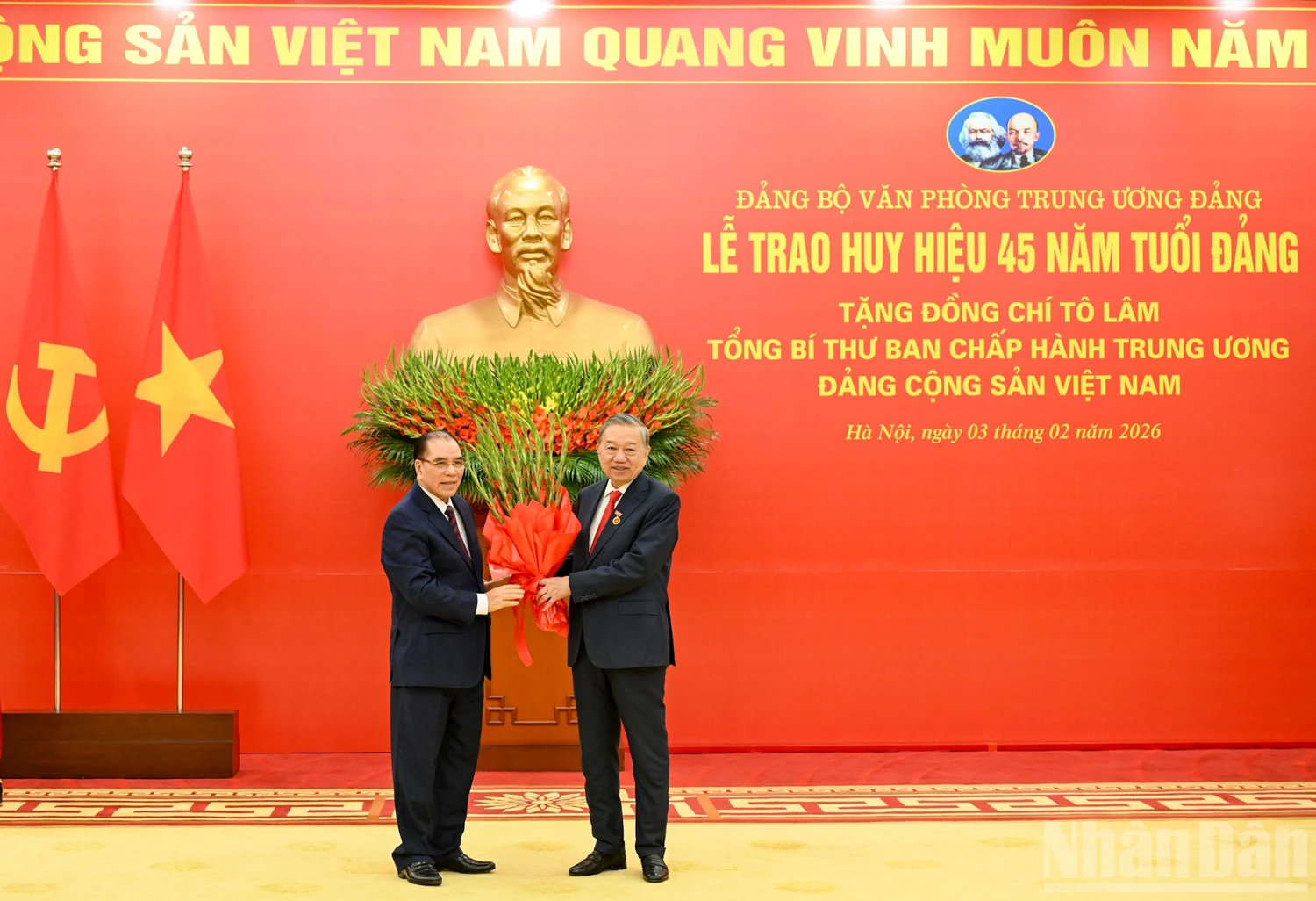 Trao Huy hiệu 45 năm tuổi Đảng, tặng đồng chí Tổng Bí thư Tô Lâm