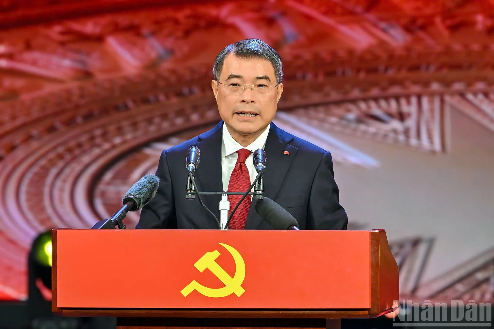 Tuyên dương 96 bí thư chi bộ xuất sắc và trao Giải Búa liềm vàng lần thứ X