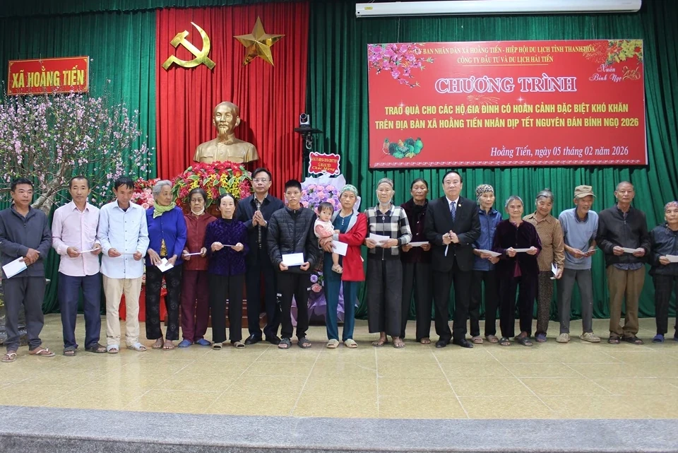 Hiệp hội Du lịch tỉnh Thanh Hóa trao quà “Tết vì người nghèo