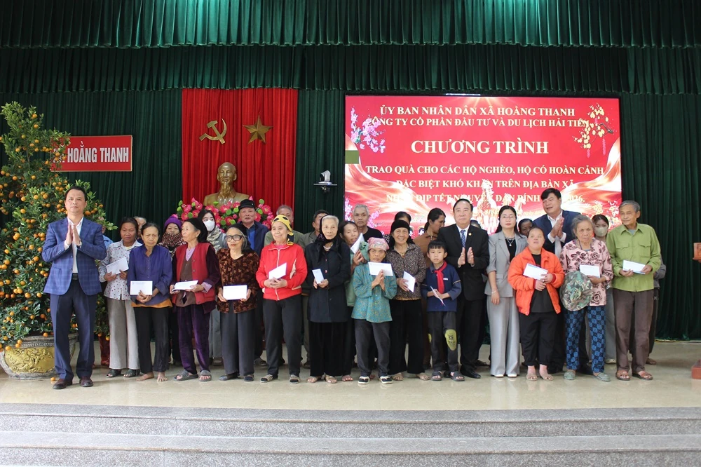 Hiệp hội Du lịch tỉnh Thanh Hóa trao quà “Tết vì người nghèo