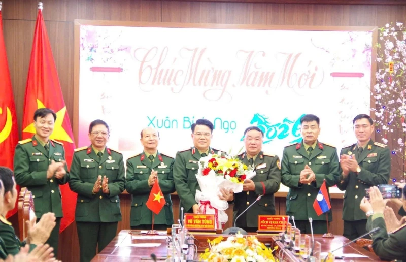 Bộ Chỉ huy Quân sự tỉnh Hủa Phăn chúc tết Bộ Chỉ huy Quân sự tỉnh Thanh Hóa