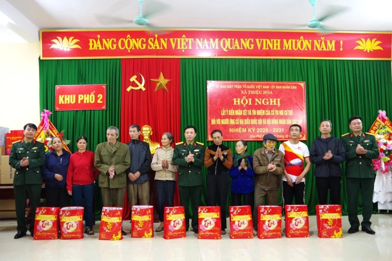 Lấy ý kiến nhận xét và tín nhiệm cử tri nơi cư trú đối với Chính uỷ Bộ CHQS tỉnh