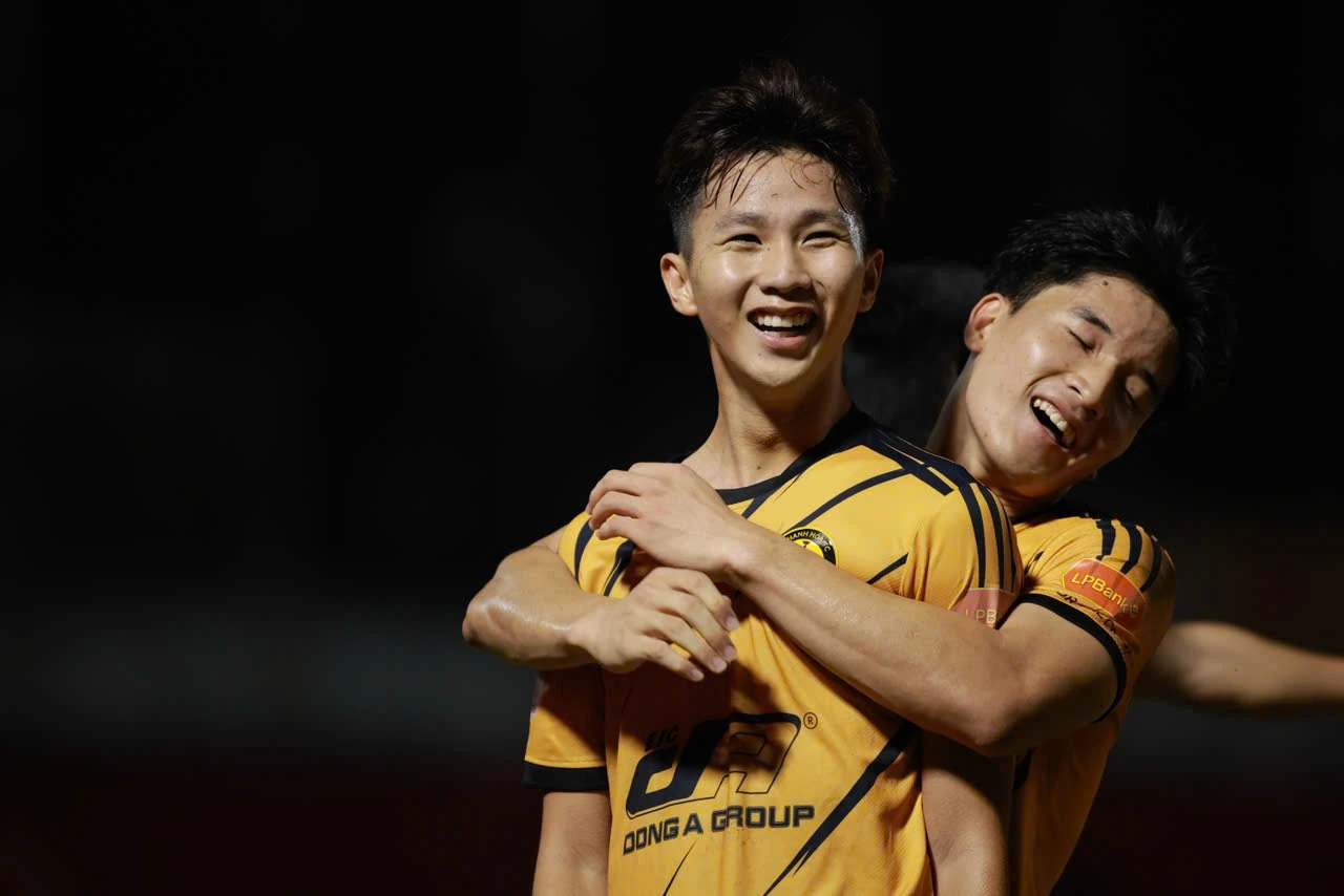 Lập cú đúp siêu phẩm, Đông Á Thanh Hóa giành chiến thắng quan trọng trên sân Thống Nhất