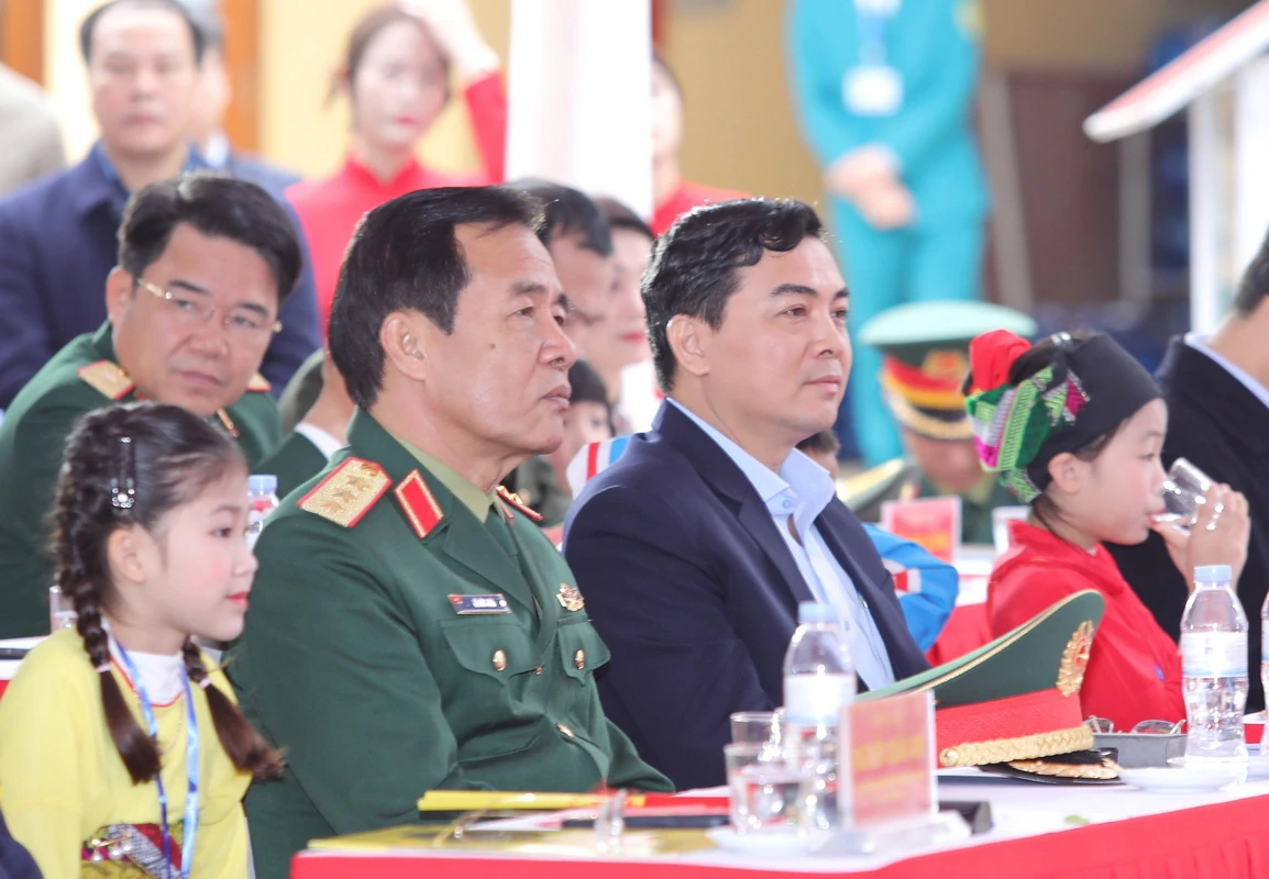 Thủ tướng Chính phủ Phạm Minh Chính dự lễ khởi công Trường liên cấp Cẩm Thạch