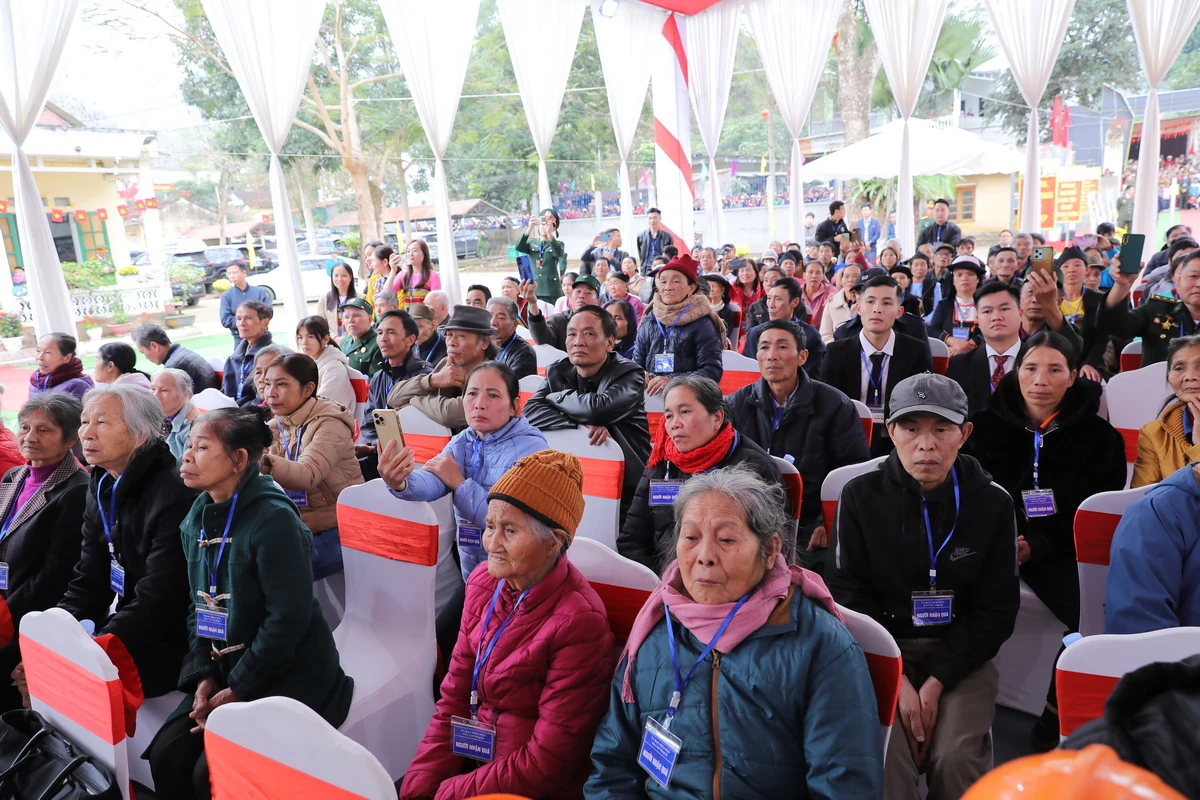 Thủ tướng Chính phủ Phạm Minh Chính dự lễ khởi công Trường liên cấp Cẩm Thạch