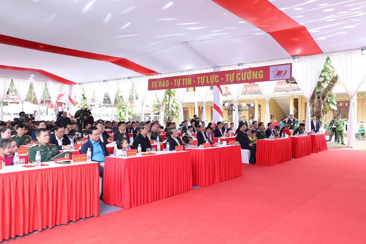 Thủ tướng Chính phủ Phạm Minh Chính dự lễ khởi công Trường liên cấp Cẩm Thạch