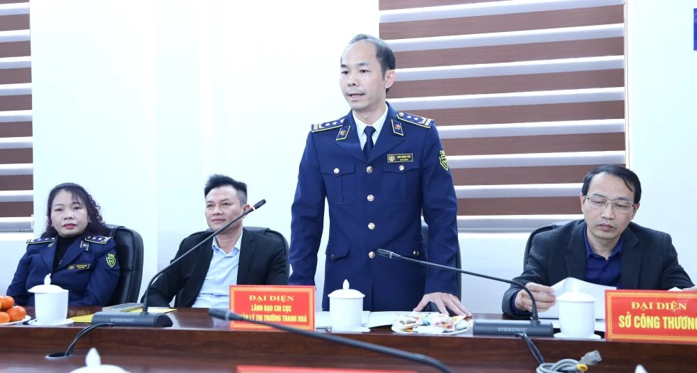 Phó Chủ tịch Thường trực UBND tỉnh Mai Xuân Liêm thăm, chúc Tết các đơn vị làm nhiệm vụ thiết yếu dịp Tết