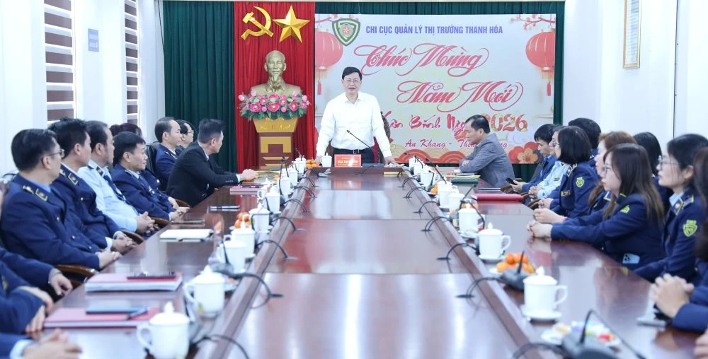 Phó Chủ tịch Thường trực UBND tỉnh Mai Xuân Liêm thăm, chúc Tết các đơn vị làm nhiệm vụ thiết yếu dịp Tết