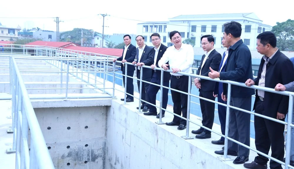 Phó Chủ tịch Thường trực UBND tỉnh Mai Xuân Liêm thăm, chúc Tết các đơn vị làm nhiệm vụ thiết yếu dịp Tết