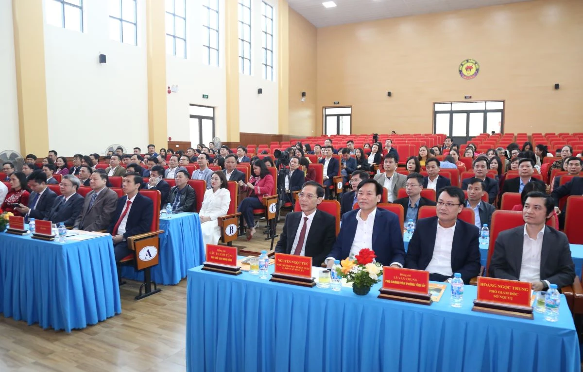 Trao Quyết định bổ nhiệm Hiệu trưởng Trường ĐH Hồng Đức và Trường CĐ Nông nghiệp Thanh Hóa