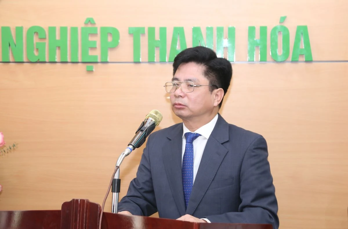 Trao Quyết định bổ nhiệm Hiệu trưởng Trường ĐH Hồng Đức và Trường CĐ Nông nghiệp Thanh Hóa