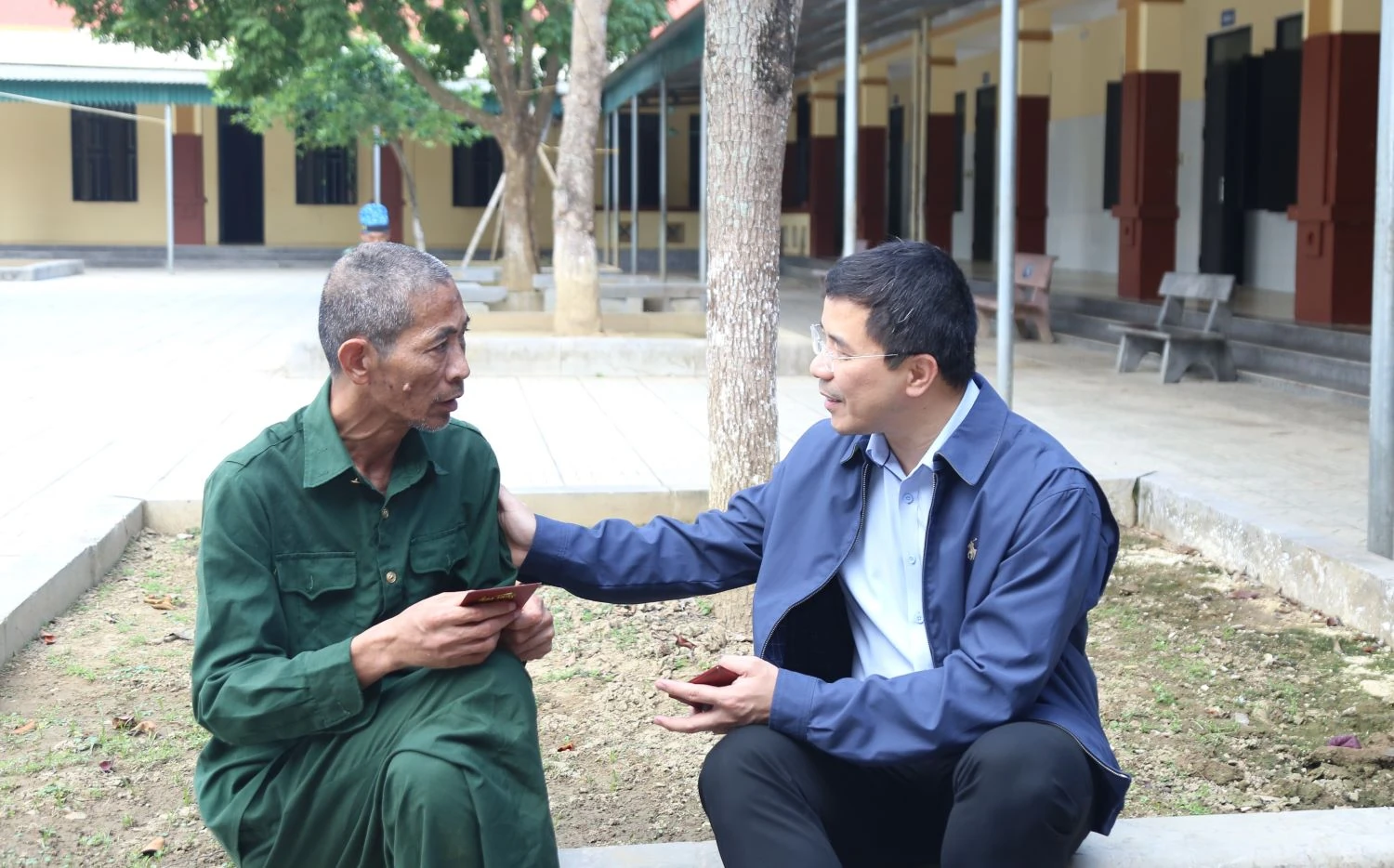 Phó Bí thư Thường trực Tỉnh ủy Nguyễn Hồng Phong thăm, chúc tết Trung tâm Nuôi dưỡng, điều dưỡng người có công Thanh Hóa và Bệnh viện Đa khoa Hà Trung