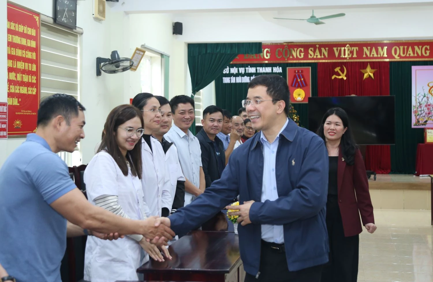 Phó Bí thư Thường trực Tỉnh ủy Nguyễn Hồng Phong thăm, chúc tết Trung tâm Nuôi dưỡng, điều dưỡng người có công Thanh Hóa và Bệnh viện Đa khoa Hà Trung