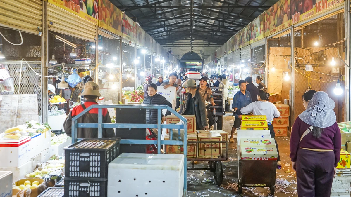 Đêm ở chợ đầu mối lớn nhất xứ Thanh trước thềm năm mới