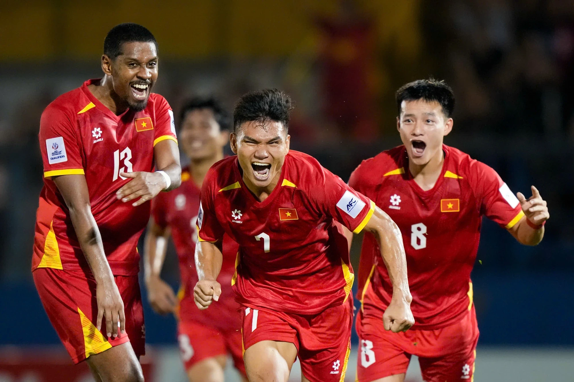 CLB Đà Nẵng đối mặt nguy cơ xuống hạng; Cuộc đua vô địch và Top 4 Ngoại hạng Anh rực lửa sau vòng 26