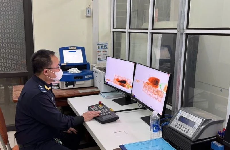 Các cửa khẩu trên địa bàn tỉnh làm việc xuyên Tết, thông quan nhanh chóng hàng hóa xuất nhập khẩu