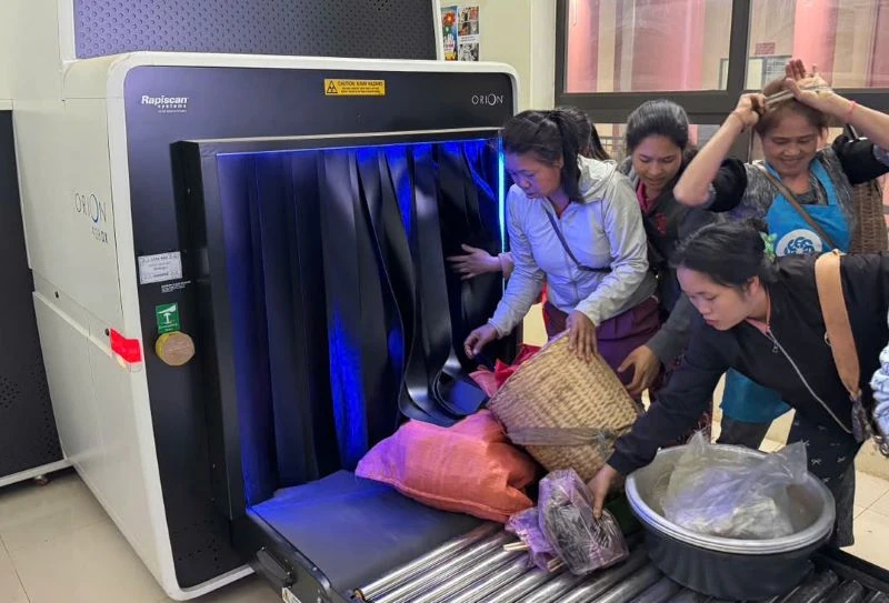 Các cửa khẩu trên địa bàn tỉnh làm việc xuyên Tết, thông quan nhanh chóng hàng hóa xuất nhập khẩu