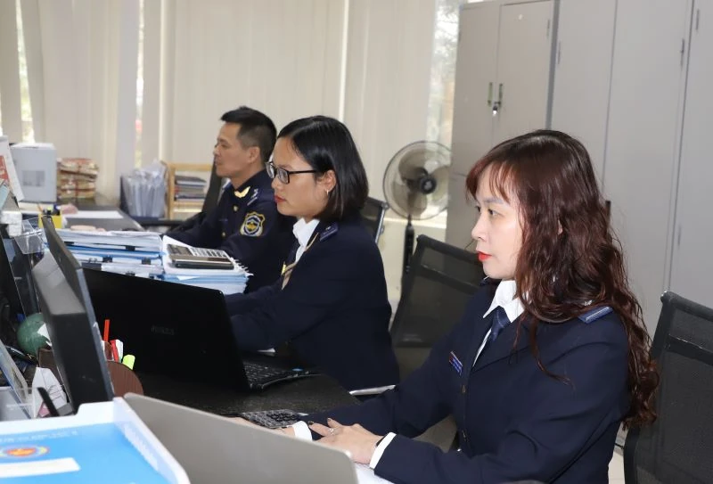 Các cửa khẩu trên địa bàn tỉnh làm việc xuyên Tết, thông quan nhanh chóng hàng hóa xuất nhập khẩu