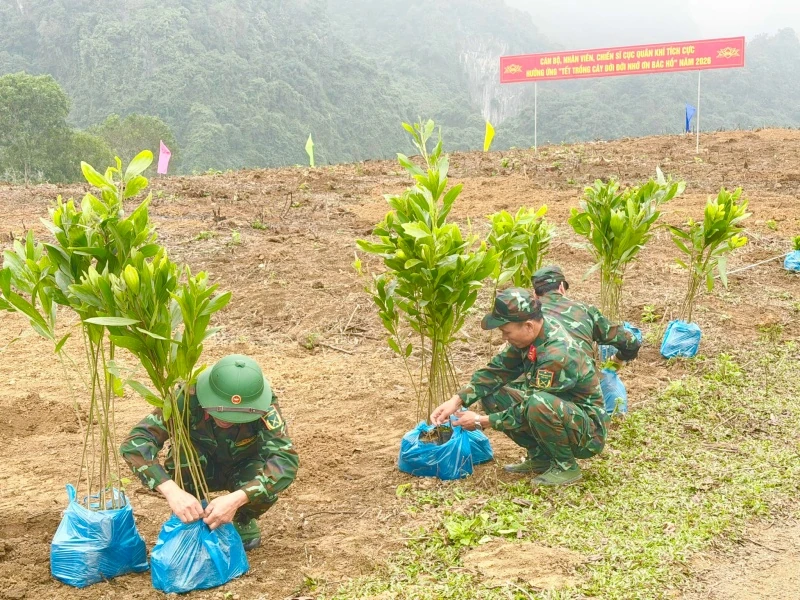 Cục Quân khí phát động “Tết trồng cây đời đời nhớ ơn Bác Hồ” tại xã Yên Thọ