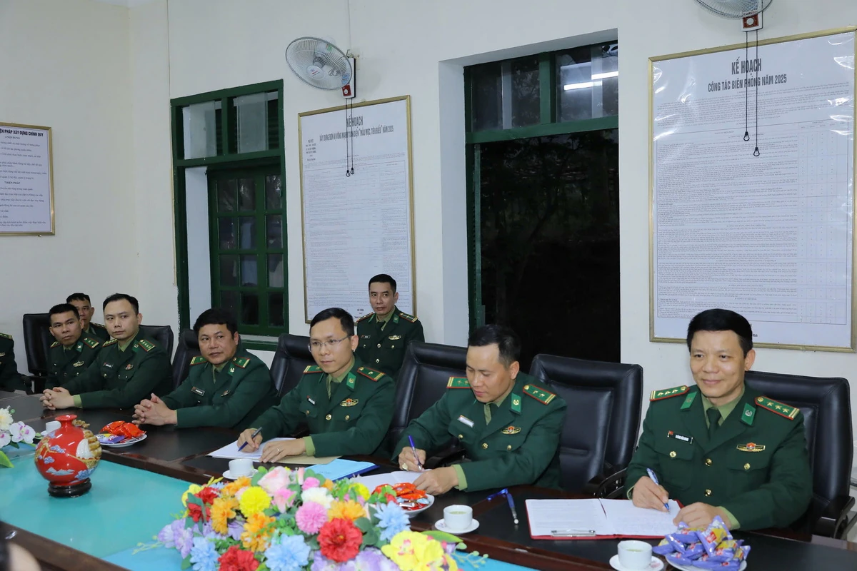 Bí thư Tỉnh ủy Nguyễn Doãn Anh thăm cán bộ, chiến sĩ Đồn Biên phòng Cửa khẩu Tén Tằn