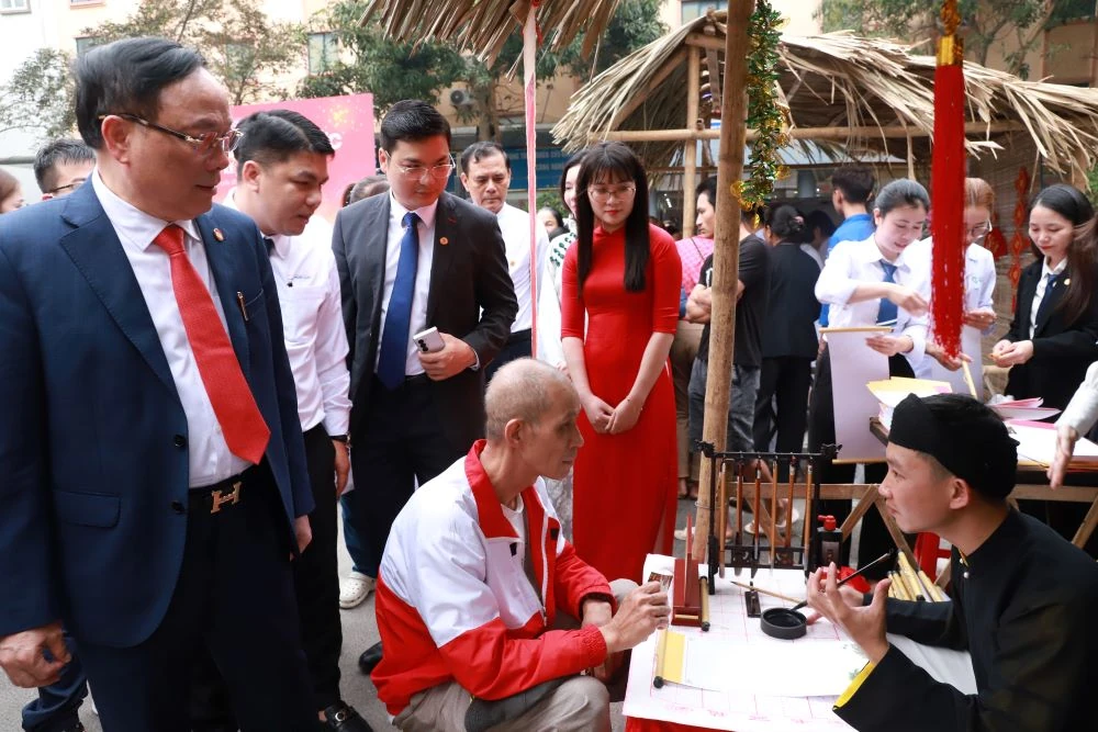 Hội chợ Xuân 2026 “Xuân ấm áp - Kết nối yêu thương” tan tỏa tinh thần nhân ái cộng đồng