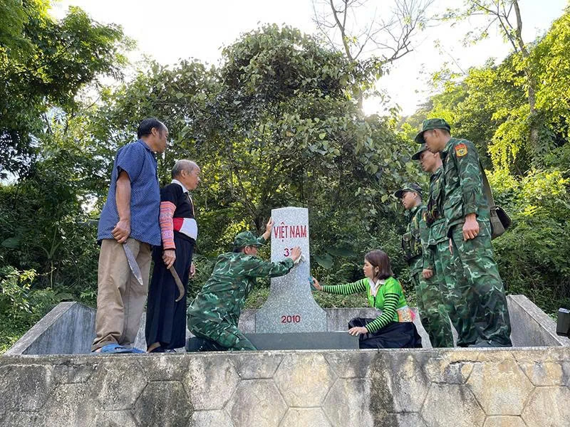 Chung sức bảo vệ đường biên, cột mốc ở xã vùng cao Nhi Sơn