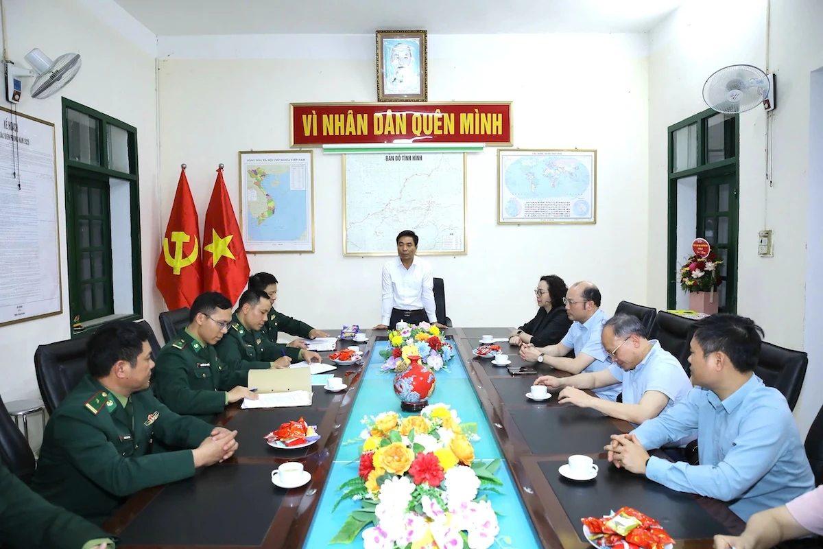 Bí thư Tỉnh ủy Nguyễn Doãn Anh thăm cán bộ, chiến sĩ Đồn Biên phòng Cửa khẩu Tén Tằn