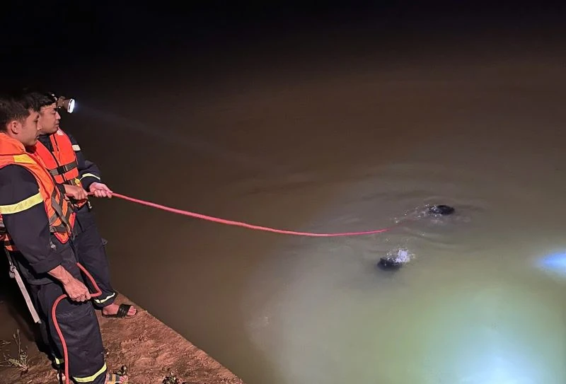 Tìm thấy nạn nhân mất tích sau tai nạn ô tô lao xuống sông