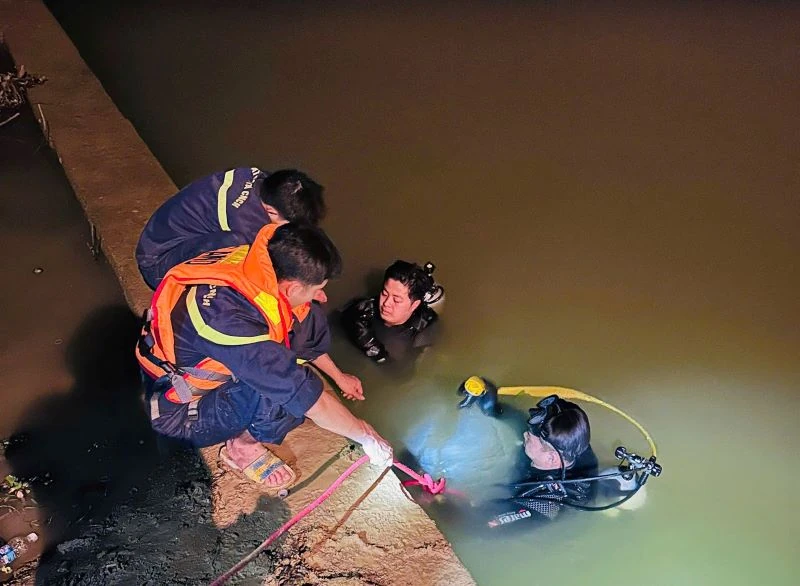 Tìm thấy nạn nhân mất tích sau tai nạn ô tô lao xuống sông