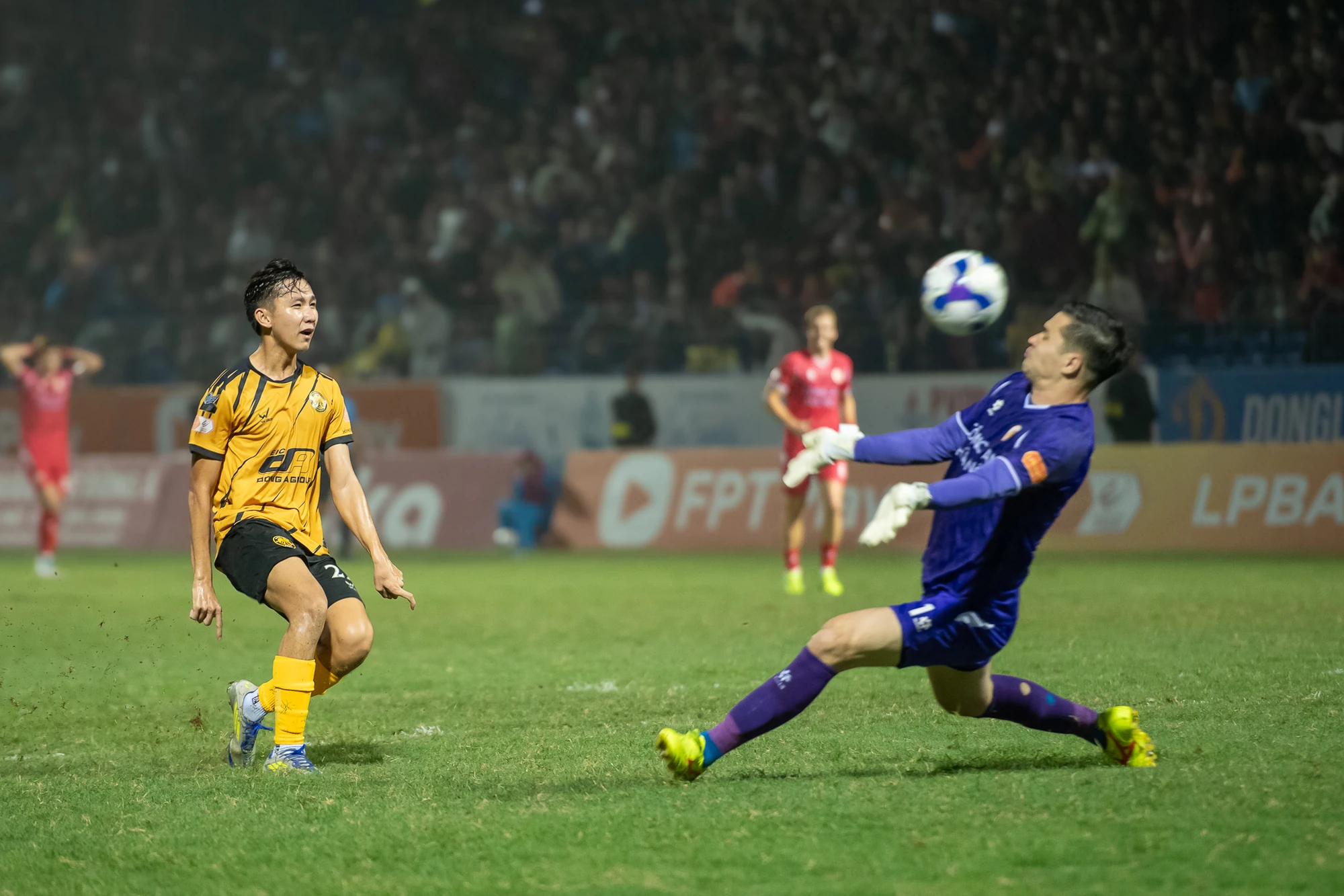 Đông Á Thanh Hóa thua tiếc nuối trước CAHN trong trận cầu quả cảm