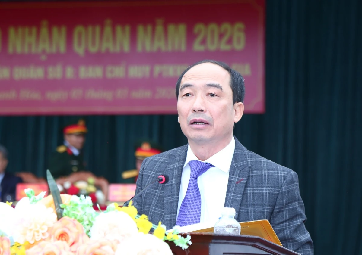 Phó Bí thư Thường trực Tỉnh ủy Nguyễn Hồng Phong dự lễ giao nhận quân, động viên thanh niên lên đường nhập ngũ