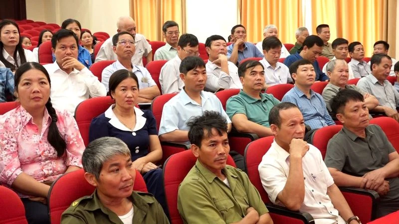 Hội nghị tiếp xúc cử tri, vận động bầu cử với những người ứng cử đại biểu HĐND tỉnh tại đơn vị bầu cử số 10