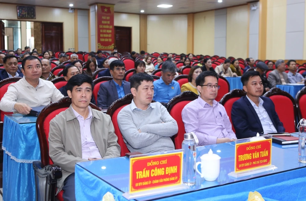 Ứng cử viên đại biểu HĐND tỉnh tiếp xúc cử tri tại đơn vị bầu cử số 21