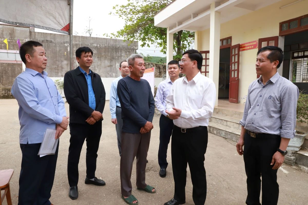 Phó Chủ tịch Thường trực UBND tỉnh Mai Xuân Liêm kiểm tra công tác chuẩn bị bầu cử tại một số địa phương