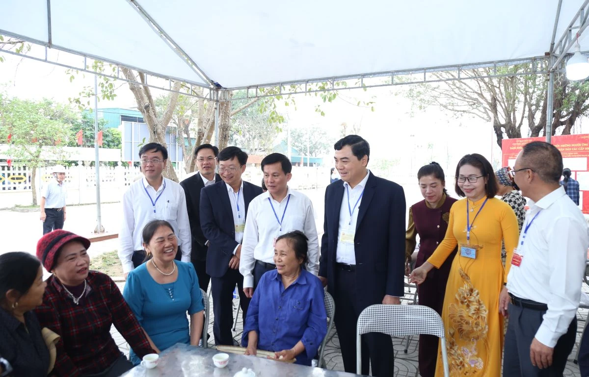 Chủ tịch UBND tỉnh Nguyễn Hoài Anh kiểm tra công tác bầu cử tại một số địa phương