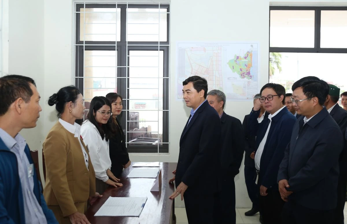 Chủ tịch UBND tỉnh Nguyễn Hoài Anh kiểm tra công tác chuẩn bị bầu cử tại một số địa phương