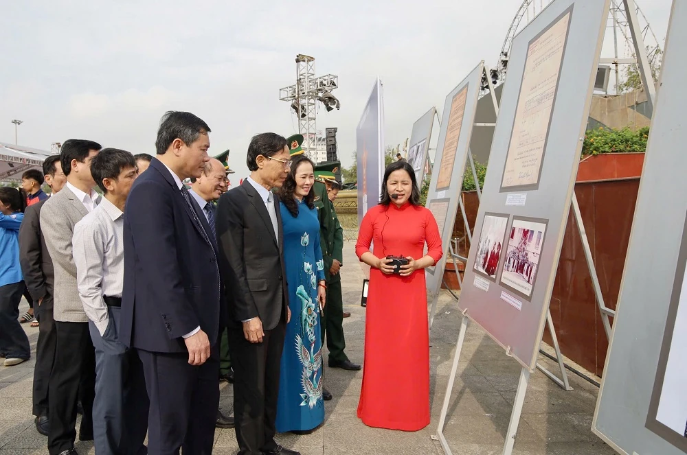 Triển lãm tranh cổ động và ảnh tư liệu chào mừng bầu cử đại biểu Quốc hội khóa XVI và đại biểu HĐND các cấp nhiệm kỳ 2026-2031
