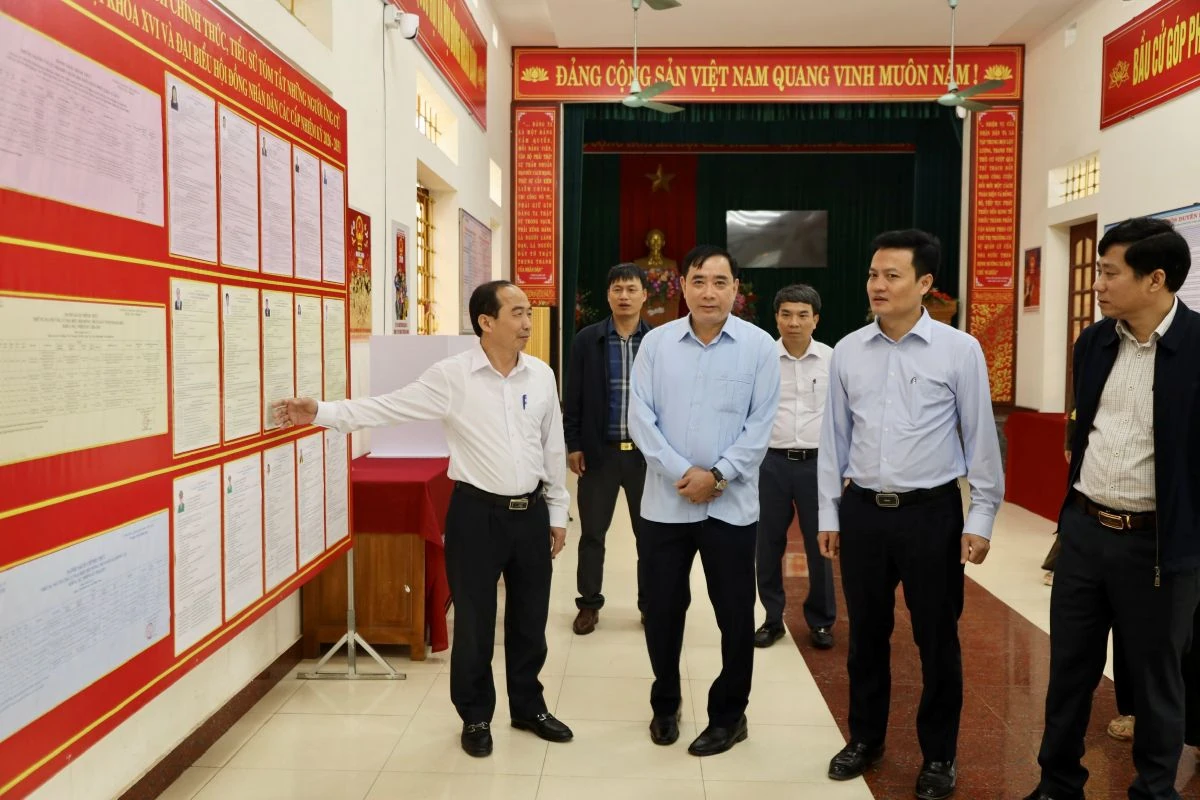 Phó Chủ tịch Thường trực HĐND tỉnh Lê Tiến Lam kiểm tra công tác chuẩn bị bầu cử tại 7 xã khu vực huyện Yên Định cũ