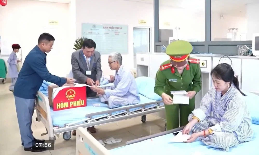 Cầu truyền hình trực tiếp “Chung ngày hội lớn” - sâu sắc hơn ý nghĩa của ngày bầu cử