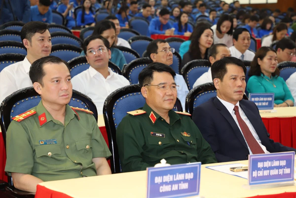 Phát huy mạnh mẽ hơn nữa vai trò tiên phong, xung kích, sáng tạo của thanh niên trong sự nghiệp xây dựng và bảo vệ quê hương, đất nước