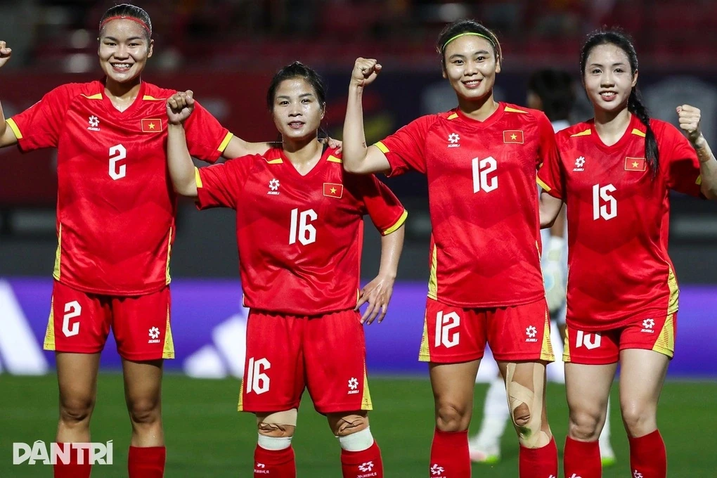 Khoa Ngô tỏa sáng đưa CLB Công an TP HCM vào bán kết Cúp QG; MU chia điểm đáng tiếc