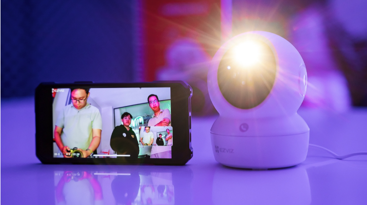 Gợi ý các dòng camera trong nhà đàm thoại 2 chiều ấn tượng