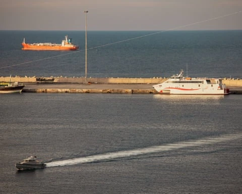 IMF: Xung đột Trung Đông có thể đẩy giá cả tăng và làm chậm tăng trưởng toàn cầu