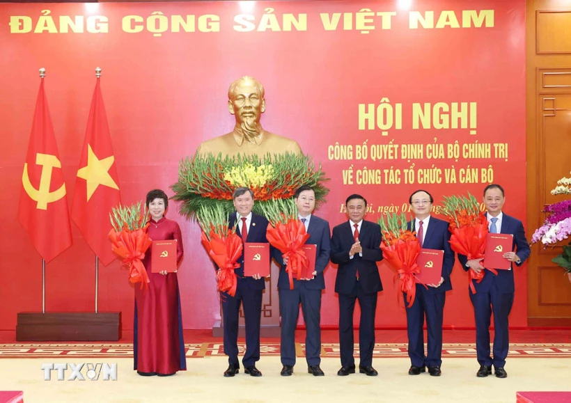 Công bố Quyết định của Bộ Chính trị về công tác tổ chức, cán bộ của TTXVN, VTV, VOV và 2 viện hàn lâm