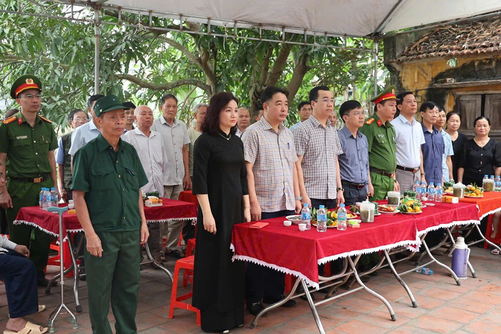 Xã Lưu Vệ trao bằng “Tổ quốc ghi công” cho Liệt sĩ Phạm Văn Phòng